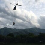 西駒山荘の荷揚げ作業